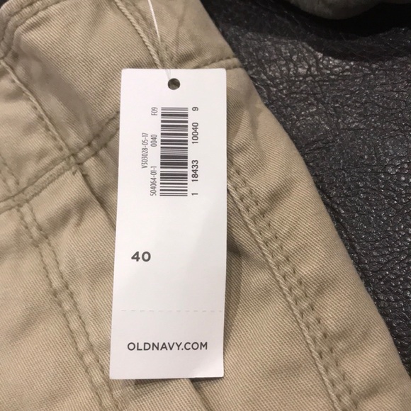 Old navy kakhi shorts - Picture 2 of 3